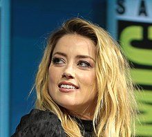Amber Heard souriante
