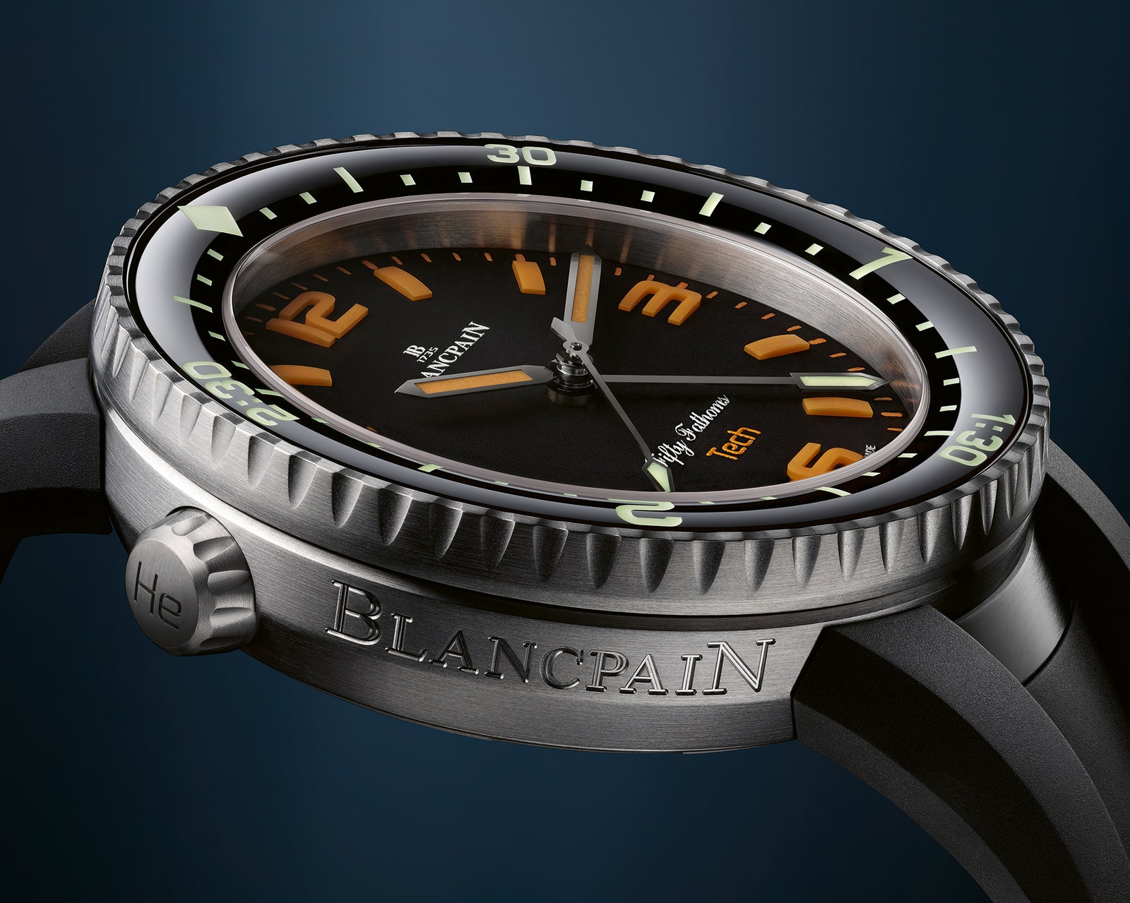 Vue rapprochée de la montre de plongée Blancpain Fifty Fathoms Tech Gombessa