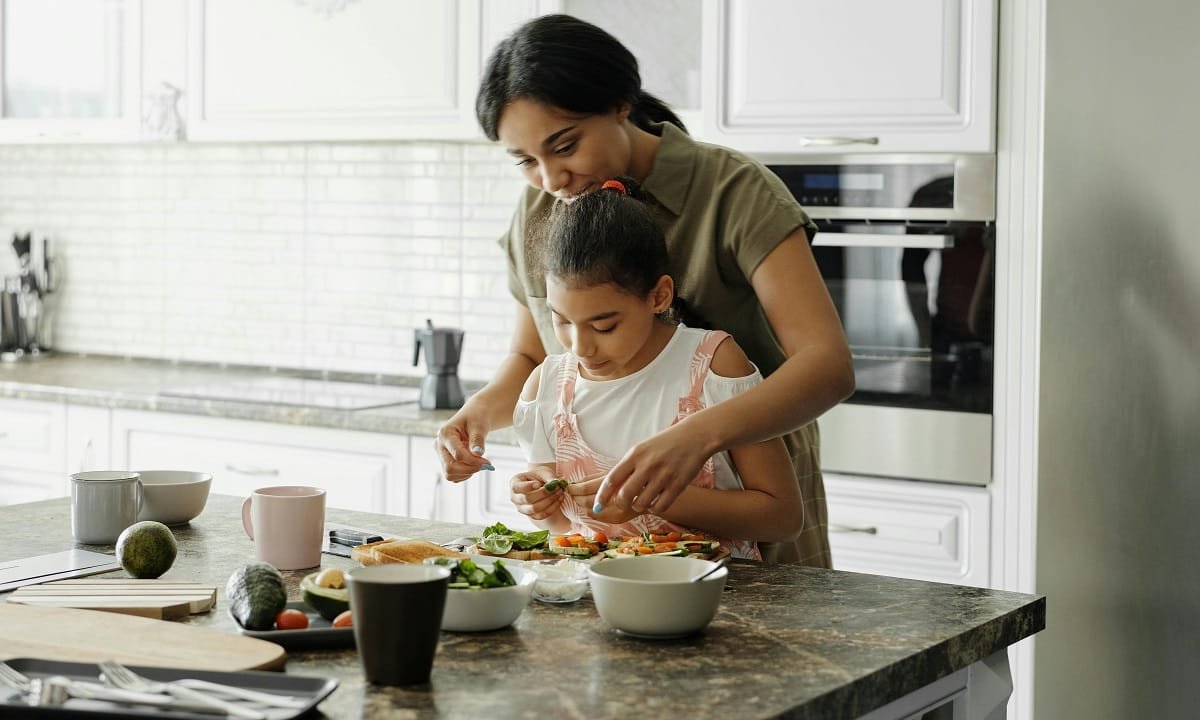 10 raisons d'impliquer les enfants dans la cuisine familiale